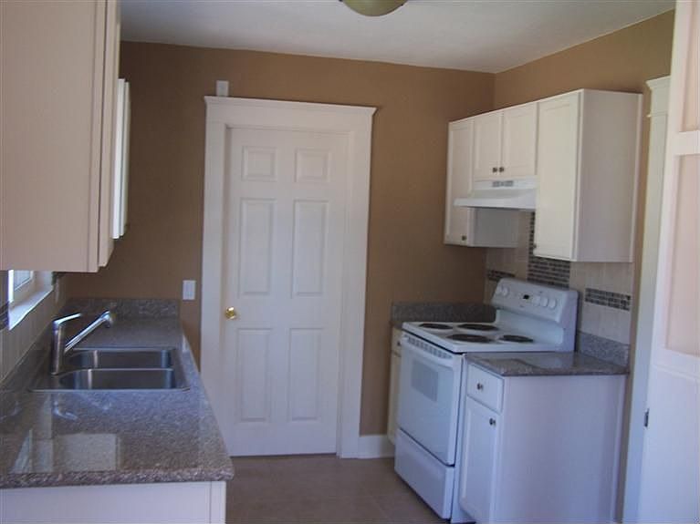 2nd image of 127 Maynell Ave