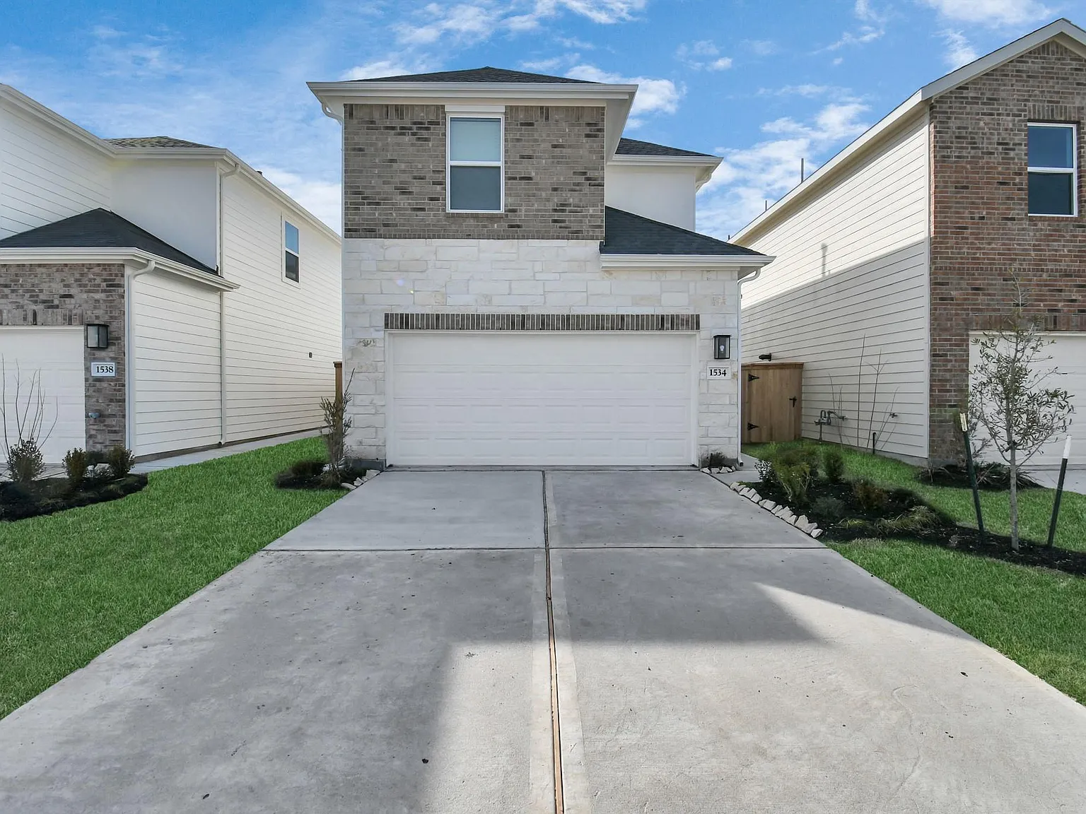 3 bed, 2.5 bath, 1436 sqft, $2,200 — Photo 3