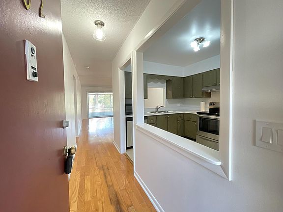 5th image of 2302 Sunrise Blvd #202