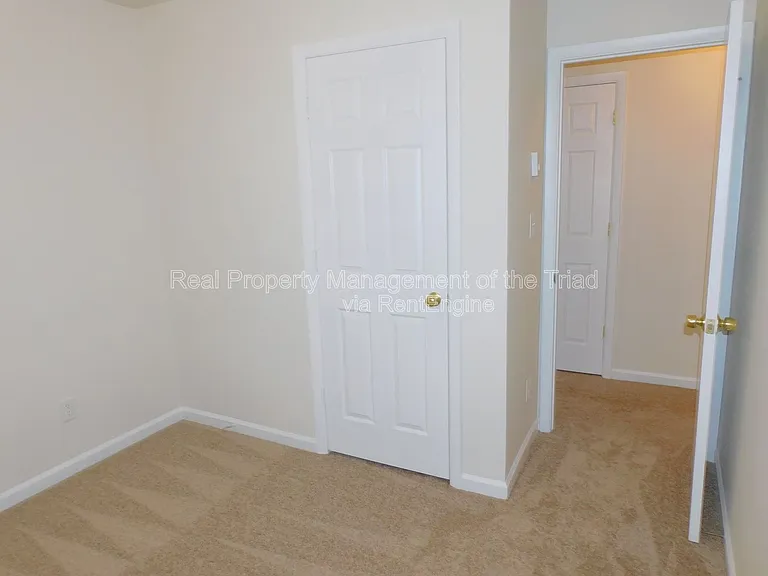 2300 Willow Rd — Photo 11