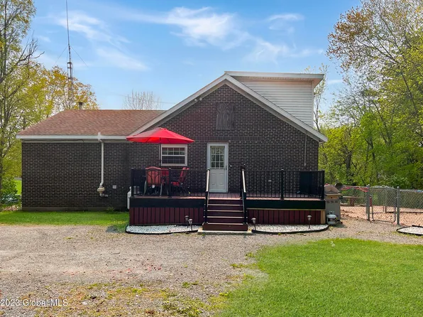 21 Taylor Way, West Sand Lake, NY 12196