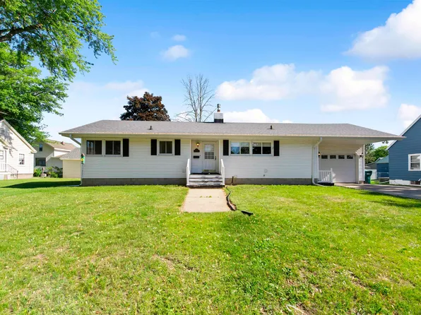 1024 W Hosmer St, Marinette, WI 54143