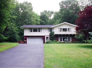 17 Greenbrier Rd, Green Brook, NJ 08812