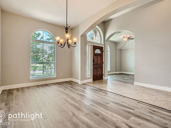 4th image of 2703 Park Oak Ct