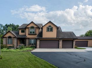 18465 Elizabeth Way, Chelsea, MI 48118