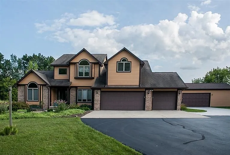 18465 Elizabeth Way photo 1