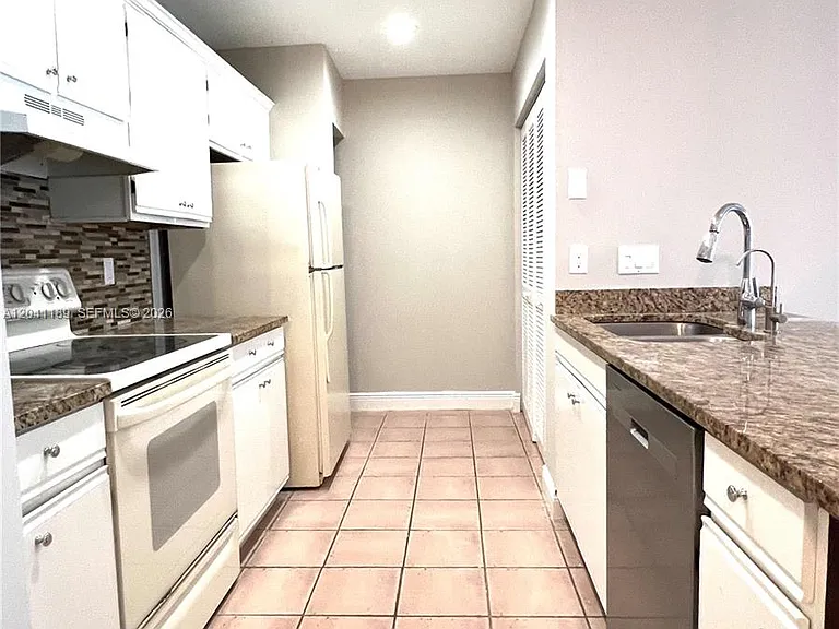 1077 Goldenrod Rd #1077 — Photo 11