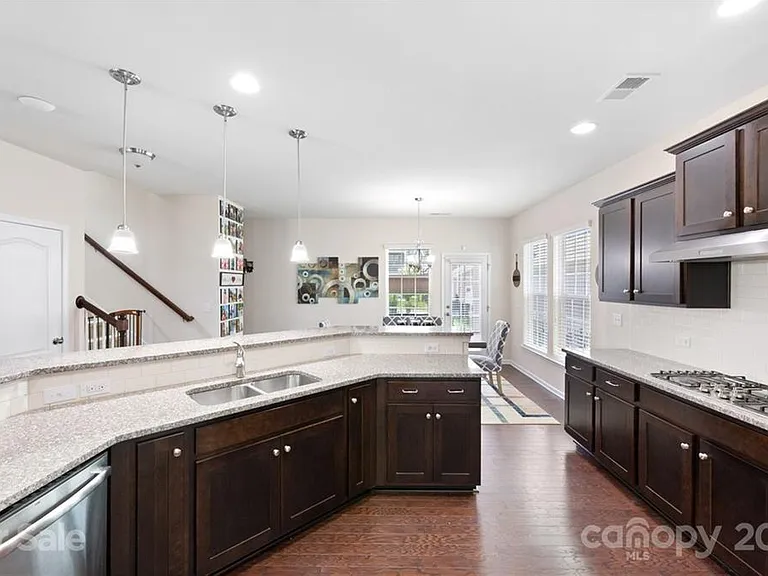 4020 Whittier Ln — Photo 9