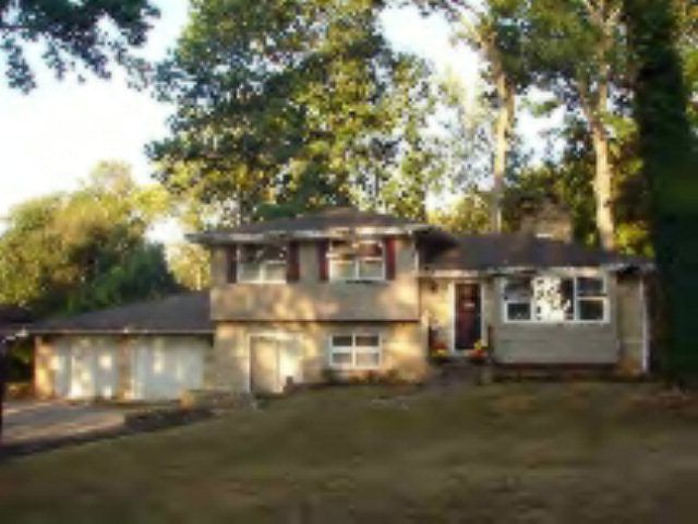 1st image of 121 Barker Ln