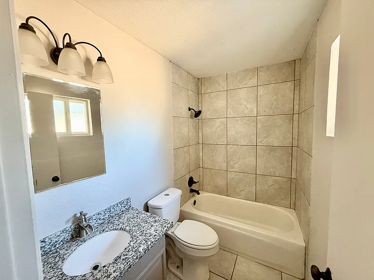 1265 S 13th Ave — Photo 15