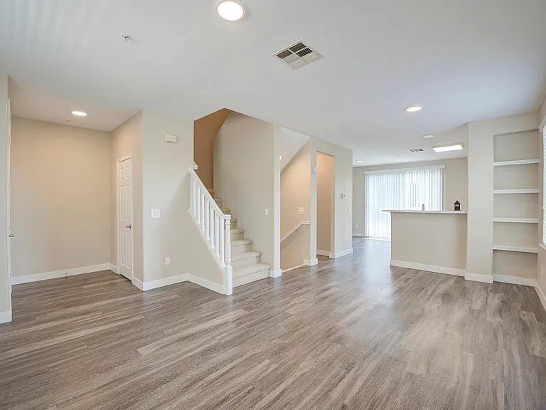 Bellecour Way Apartment Homes — Photo 57