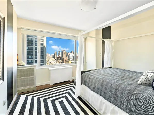 303 East 57th Street image 12 of 12