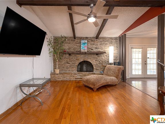 5th image of 306 Daffodil Dr