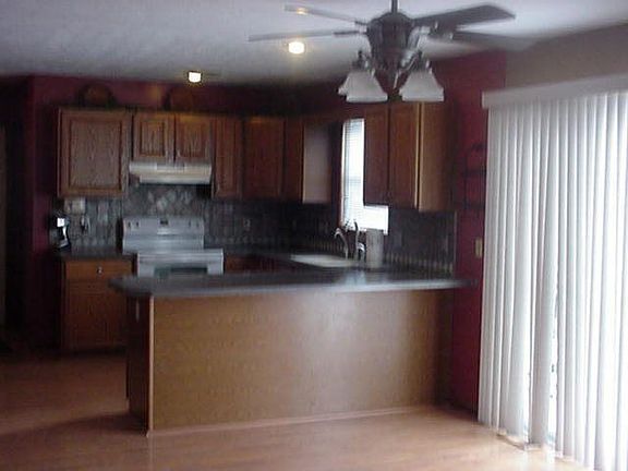 5th image of 2465 Whitney Ave