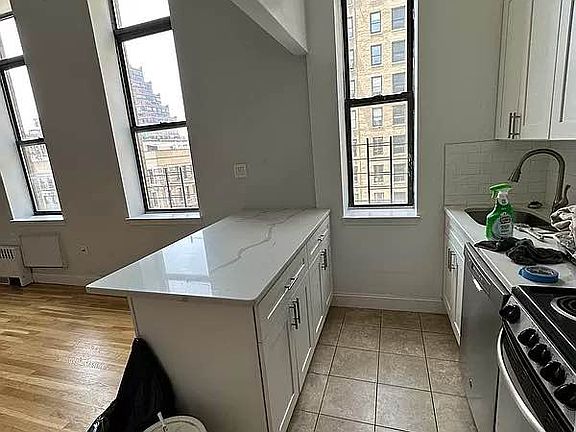 3rd image of 175 W 85th St #5B
