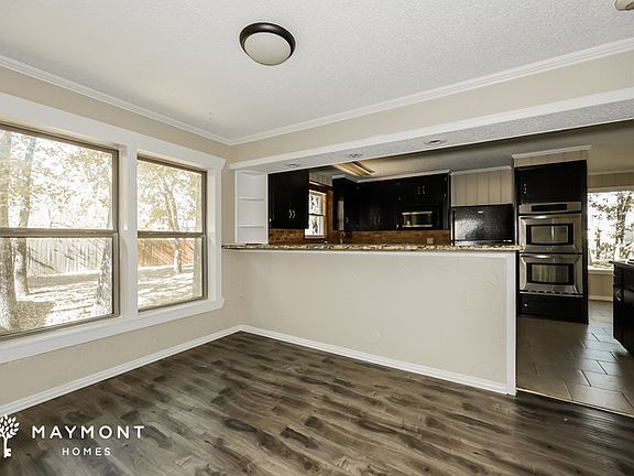 3rd image of 1801 Whispering Oaks St
