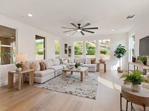 1176 Witherby Ln, Escondido, CA 92026