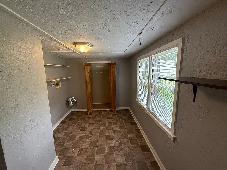 805 Rhodes Ave — Photo 12