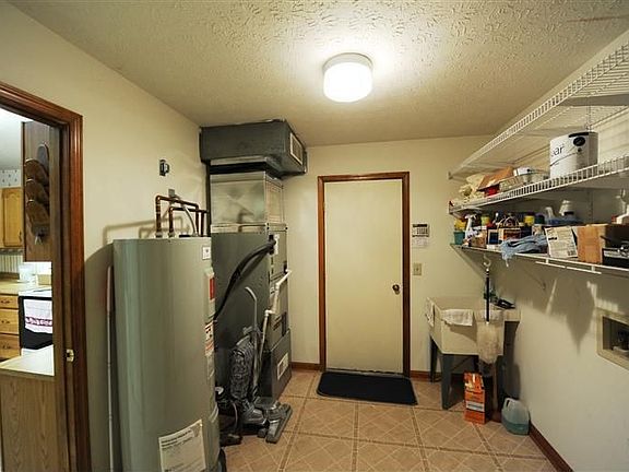 5th image of 558 Westwood Dr