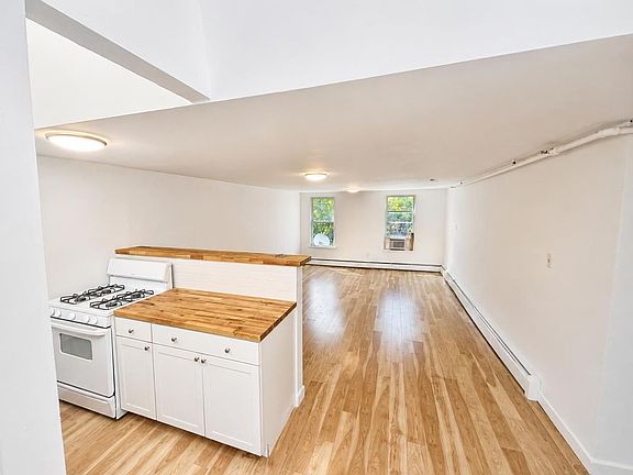 2nd image of 725 Warren St #9