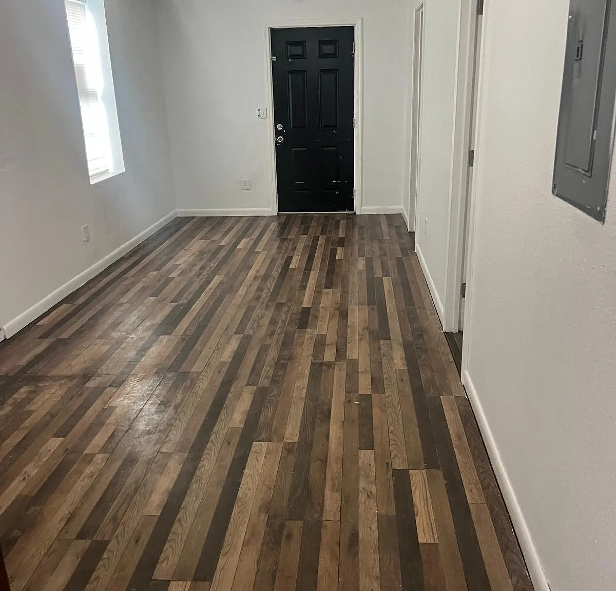 3 bed, 1000 sqft, $1,200 — Photo 2