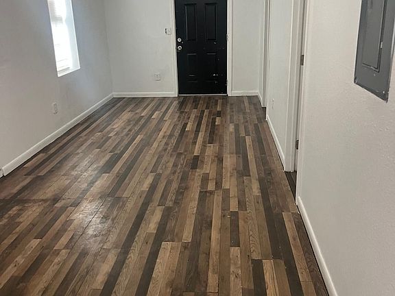 2nd image of 906 Barnett St #1