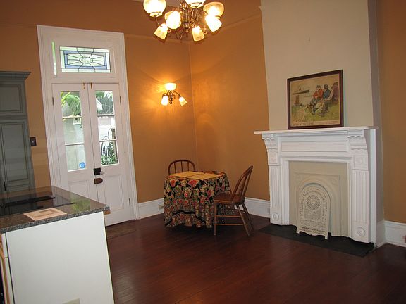 3rd image of 803 Burgundy St