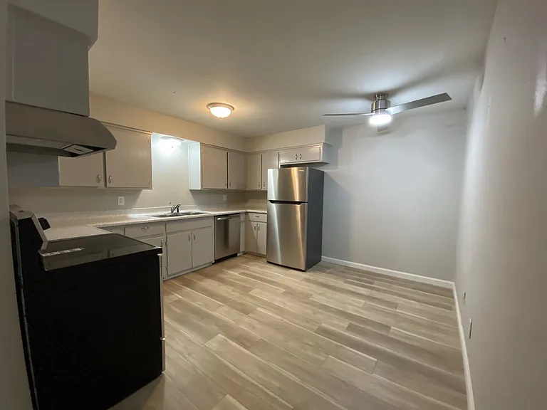 880 Conrad Ct — Photo 3