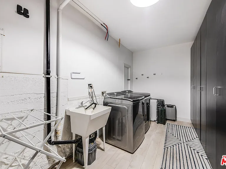7191 Pacific View Dr — Photo 20