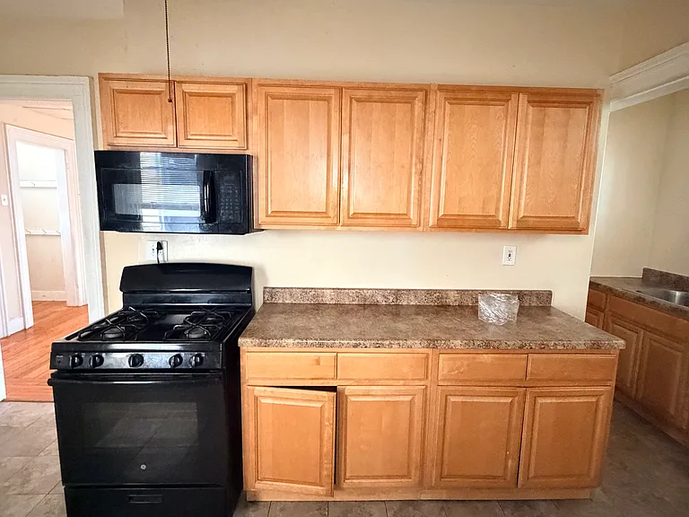 224 Lloyd St #1 — Photo 2