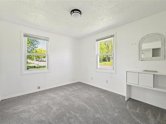 4th image of 408 E Morse Ave