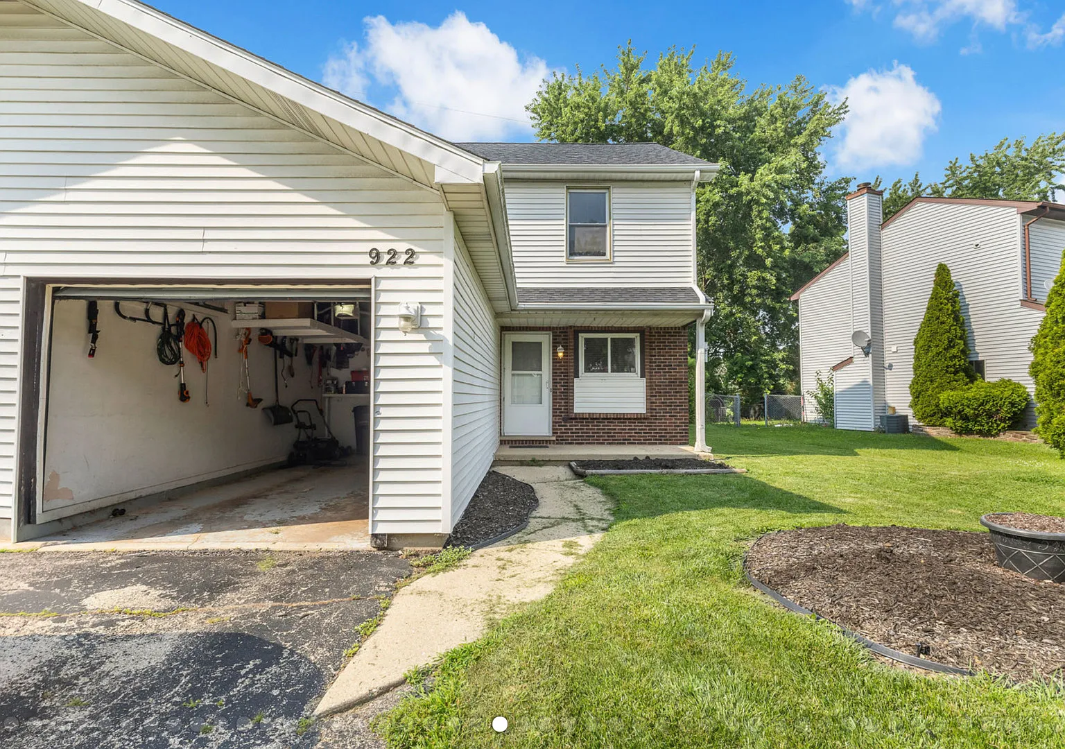 2 bed, 2.5 bath, 1376 sqft, $1,995 — Photo 3