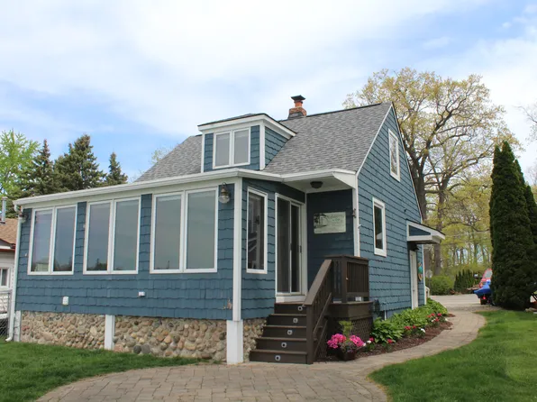 3598 Jackson Blvd, White Lake, MI 48383