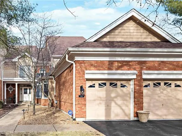 331 Carlyle Lake Dr, Saint Louis, MO 63141