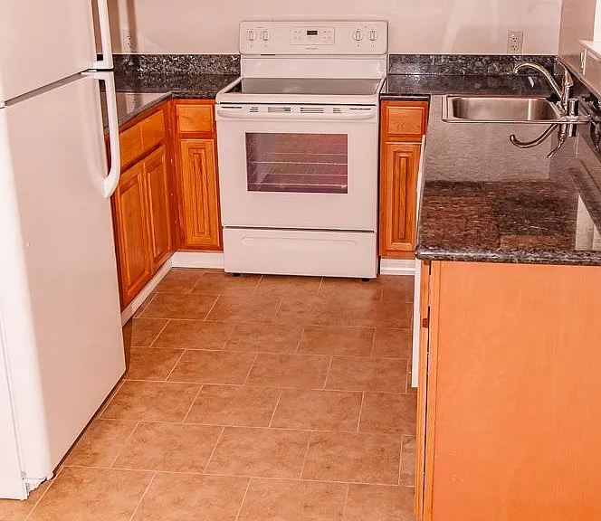 1248 Brookfield Ave #7 — Photo 2
