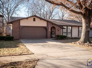 635 SW Morningside Rd, Topeka, KS 66606