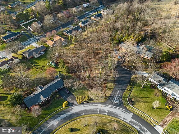 3rd image of 150 Hawthorne Dr