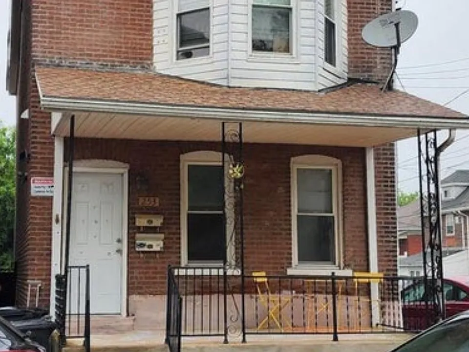 253 E Ettwein St #1