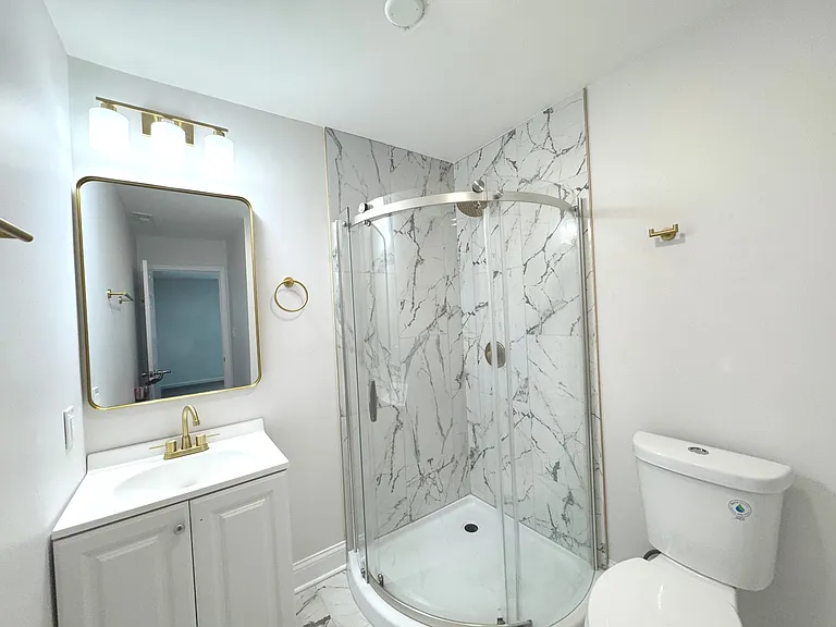 3246 N Lake Park Ave — Photo 13