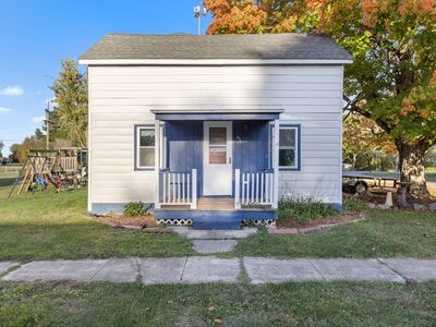 411 S Walnut Ave, Forreston, IL, 61030