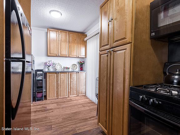 5th image of 278 Corona Ave