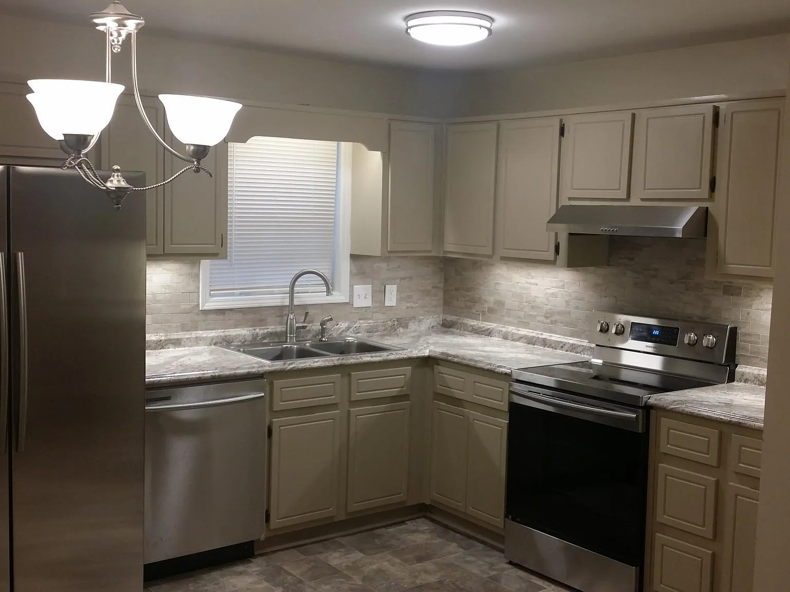 3 bed, 2.5 bath, 1678 sqft, $2,150 — Photo 2