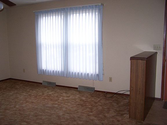 4th image of 909 N Grant Ave