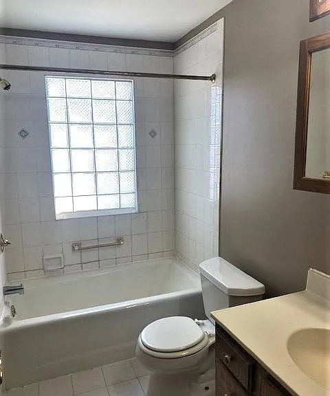 3840 S Park Ave #4 — Photo 3