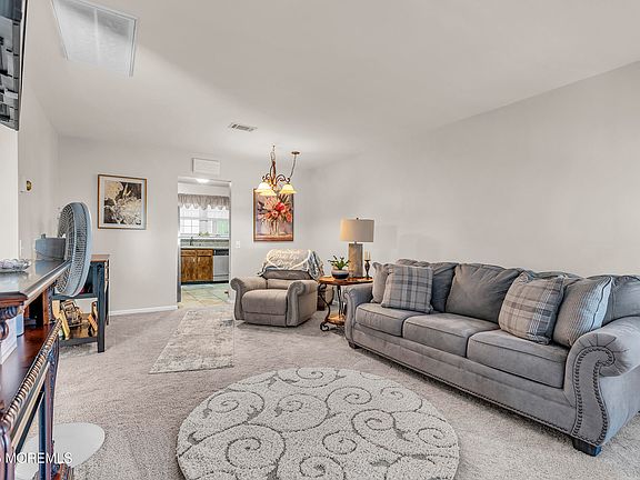 5th image of 43 S Chestnut Avenue #72
