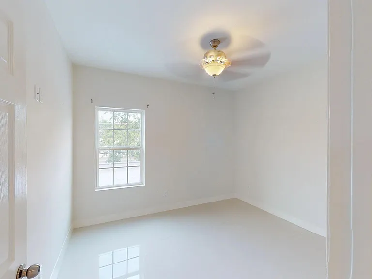 2211 S 6th St — Photo 6