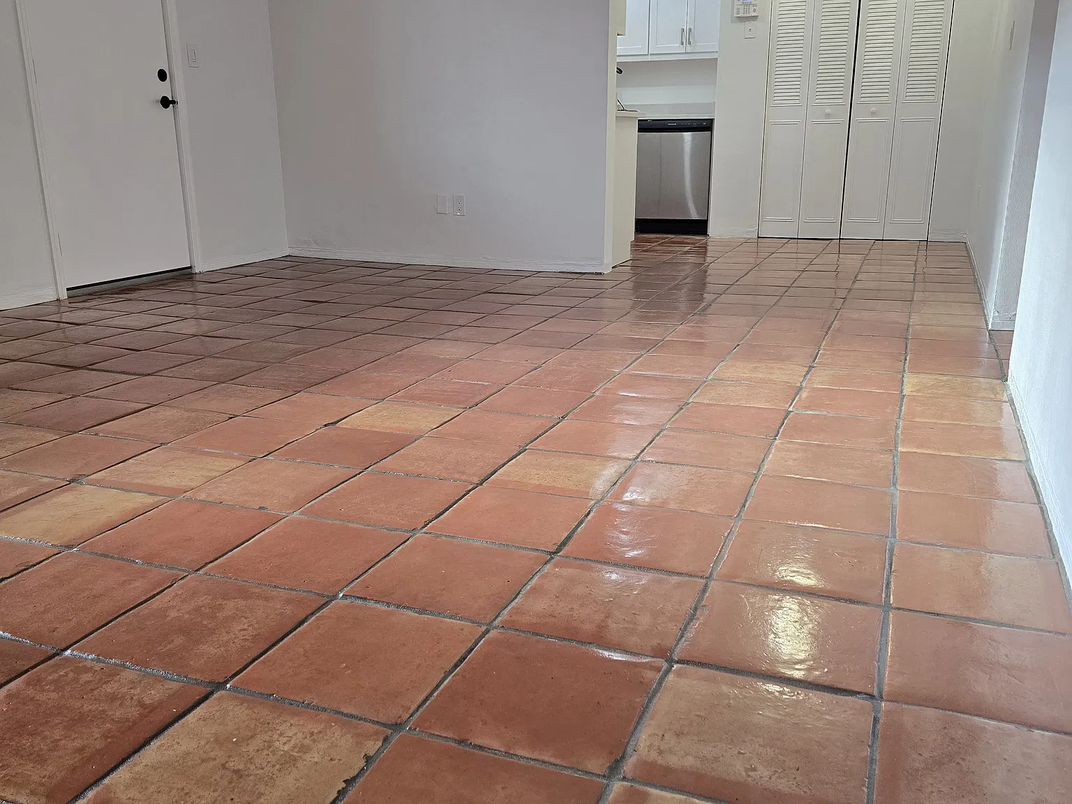 2 bed, 879 sqft, $3,750 — Photo 4