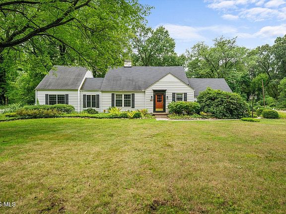 3rd image of 4123 Forestlawn Rd