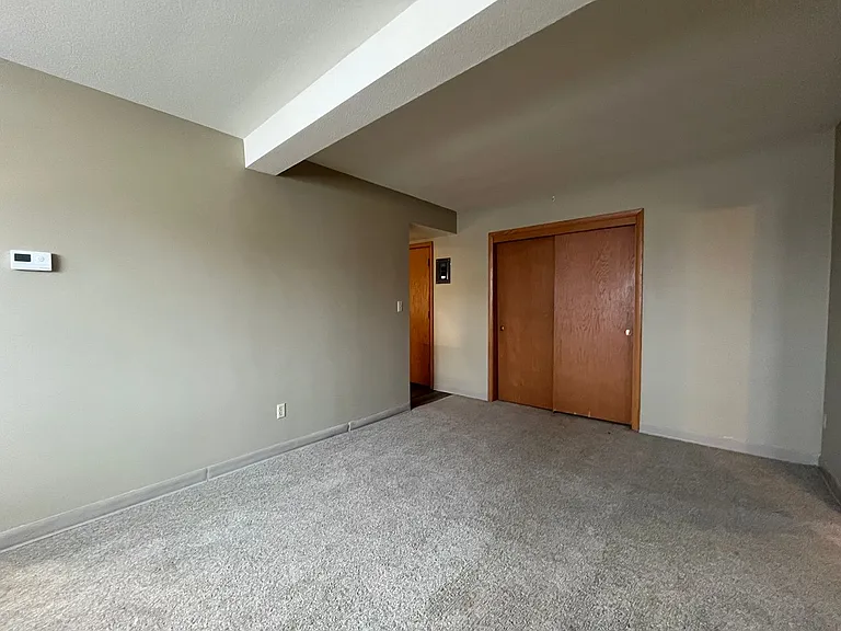 996 Van Buren — Photo 11