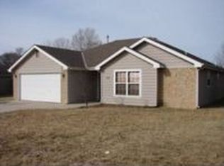 909 Gardens Ct, Lawrence, KS 66044